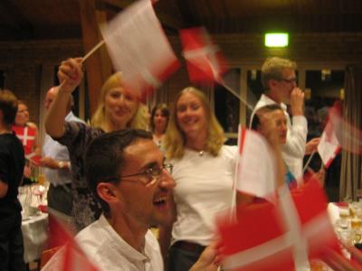 So feiert man bei D&auml;nen! Was f&uuml;r ein Spass!